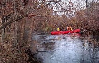 Bingöl’de nehirde mahsur kalan 4 kişiyi AFAD kurtardı