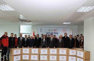 Bitlis’te öğrencilere mont ve bot yardımı