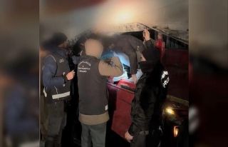 Bitlis’te tır dorsesinde 24 kaçak göçmen yakalandı