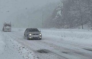 Bolu Dağı’nda kar yağışı etkili oluyor: Kar...
