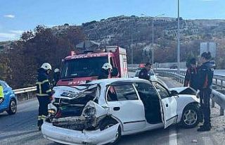 Burdur’da 3 aracın karıştığı zincirleme kazada...