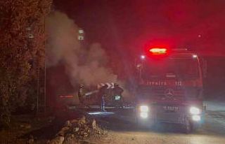 Bursa’da kaza yapan otomobil alev alev yandı