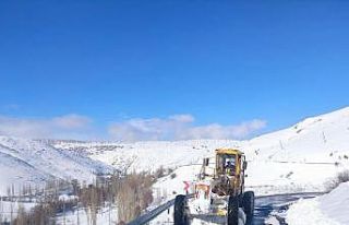 Büyükşehir’in kırsalda karla mücadelesi sürüyor