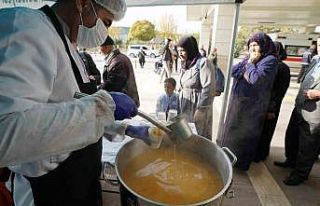 Büyükşehir’in sıcak çorba ikramı gönülleri...
