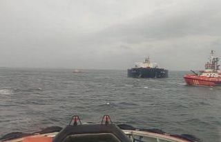 Çanakkale Boğazı’nda makine arızası yapan gemi...
