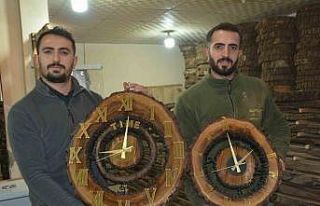 Ceviz ağaçlarının parçalarını süs eşyasına...