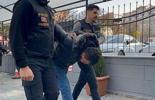 Cinayet şüphelisi gözyaşları içinde adliyeye...