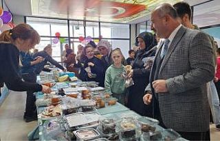 Çinikent Özel Eğitim Ortaokulunda hayır çarşısı