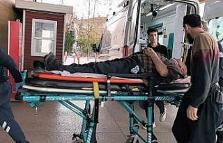 Çöken çatıdan düşen adam yaralandı