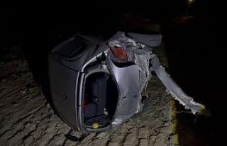 Çorum’da kontrolden çıkan otomobil tarlaya devrildi:...