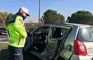 D-140’da minibüs ile otomobil çarpıştı: 2 yaralı