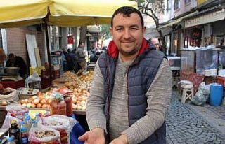 Dağlarda kendiliğinden yetişen beşbıyık tezgahlarda...