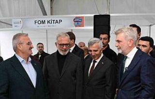 Depremzede şehir Kahramanmaraş’ta kitap fuarına...