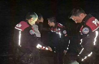 Dere kenarında sızdı, polislere rahatsız edilmek...