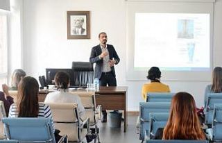 DİLKOM’da ’Akademisyenlere Yönelik Ses Sağlığı...