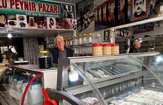 Diyarbakır’da 90 yaşındaki esnaf köy peynirlerini...