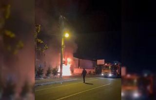 Diyarbakır’da park halindeki kamyon alev topuna...