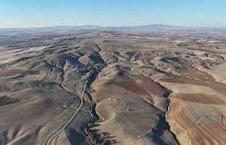 Doğanın eşsiz uyumu: Bozkır dağları ve uçsuz...