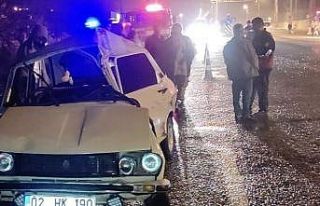 Doğanşehir’de tır ile otomobil çarpıştı:...