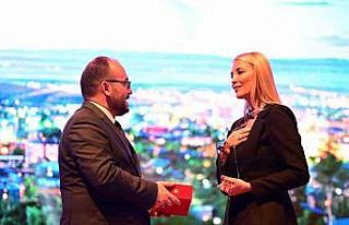 DOSABSİAD Başkanı Nilüfer Çevikel’e anlamlı...