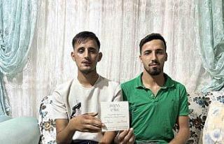 Düğününe bir hafta kala davetiye dağıtırken...