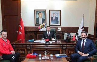 Dünya şampiyonu Erkan Balk Vali Aksoy’u ziyaret...