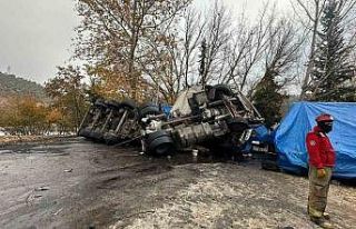 Dursunbey’de asit yüklü tır şantiyeye girdi