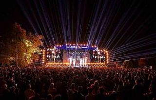 Ebru Yaşar’ın hayranları alanlara sığmadı