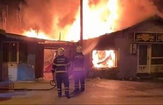 Edirne’de iş yeri alevlere teslim oldu