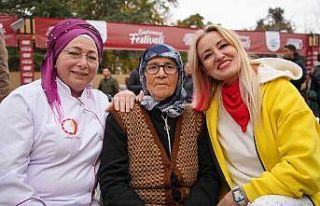 Edirne’de kadınlar en lezzetli yemeği yapmak için...