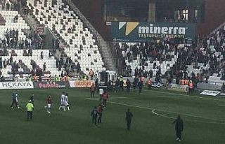 Elazığ Atatürk Stadyumu zemini zarar gördü