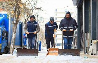 Elazığ Belediyesi, şehrin dört bir yanında karla...
