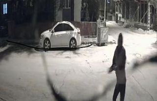 Elazığ’da depoya taşlı saldırı kameraya yansıdı