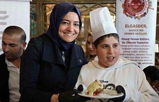 Elazığ’da engelli çocuklar pasta süsledi