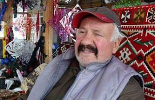 Emekli bankacının, evinin her köşesi ’hediyelik...