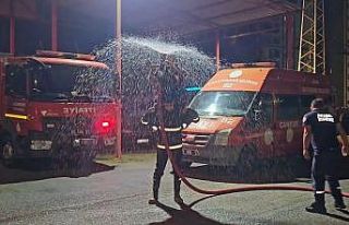 Emekli olan itfaiye erine sulu kutlama