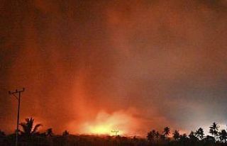 Endonezya’da yanardağ patladı: 10 ölü