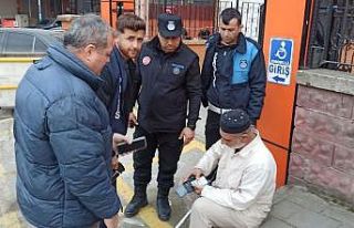 Engelli numarası yapan dilenci zabıta ve polisten...