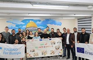 Erasmus öğrenciler Güzide Gençlik Merkezi’ni...