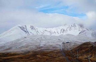 Erciyes’te iki mevsim, sarı ve beyaz bir arada