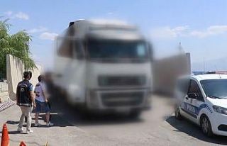 Erzincan’da 17 kaçak göçmen ile onlara aracılık...