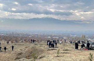 Erzincan’da dağa taşa umut ekiyorlar