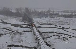 Erzincan’da karla bütünleşen Doğu Ekspresi masalsı...