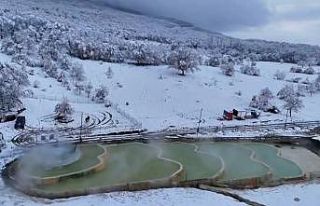 Eski 10 derecede karla kaplı dağların arasında...