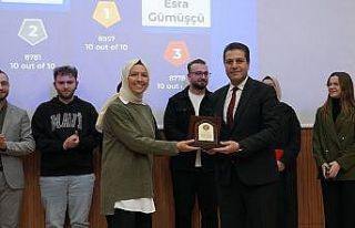 ETÜ’lü öğrenciler THY insan kaynakları ekibi...