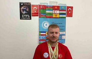 Evinde salon kurdu, Görme Engelliler Halter Şampiyonası’nda...