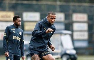 Fenerbahçe, mili oyunculardan yoksun çalıştı