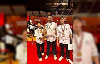 Fethiyeli gençler, okullarına ’Yılın en iyi...