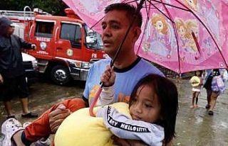 Filipinler’i Toraji Tayfunu vurdu: 2 bin 500 köye...