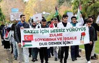 GAÜN öğrencilerinden sessiz yürüyüşle Filistin’e...